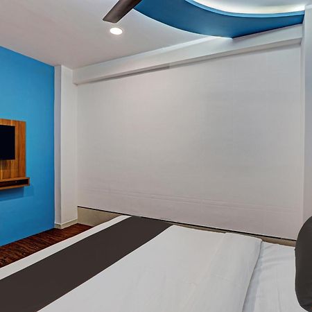 Collection O Hotel Swarg Сурат Экстерьер фото