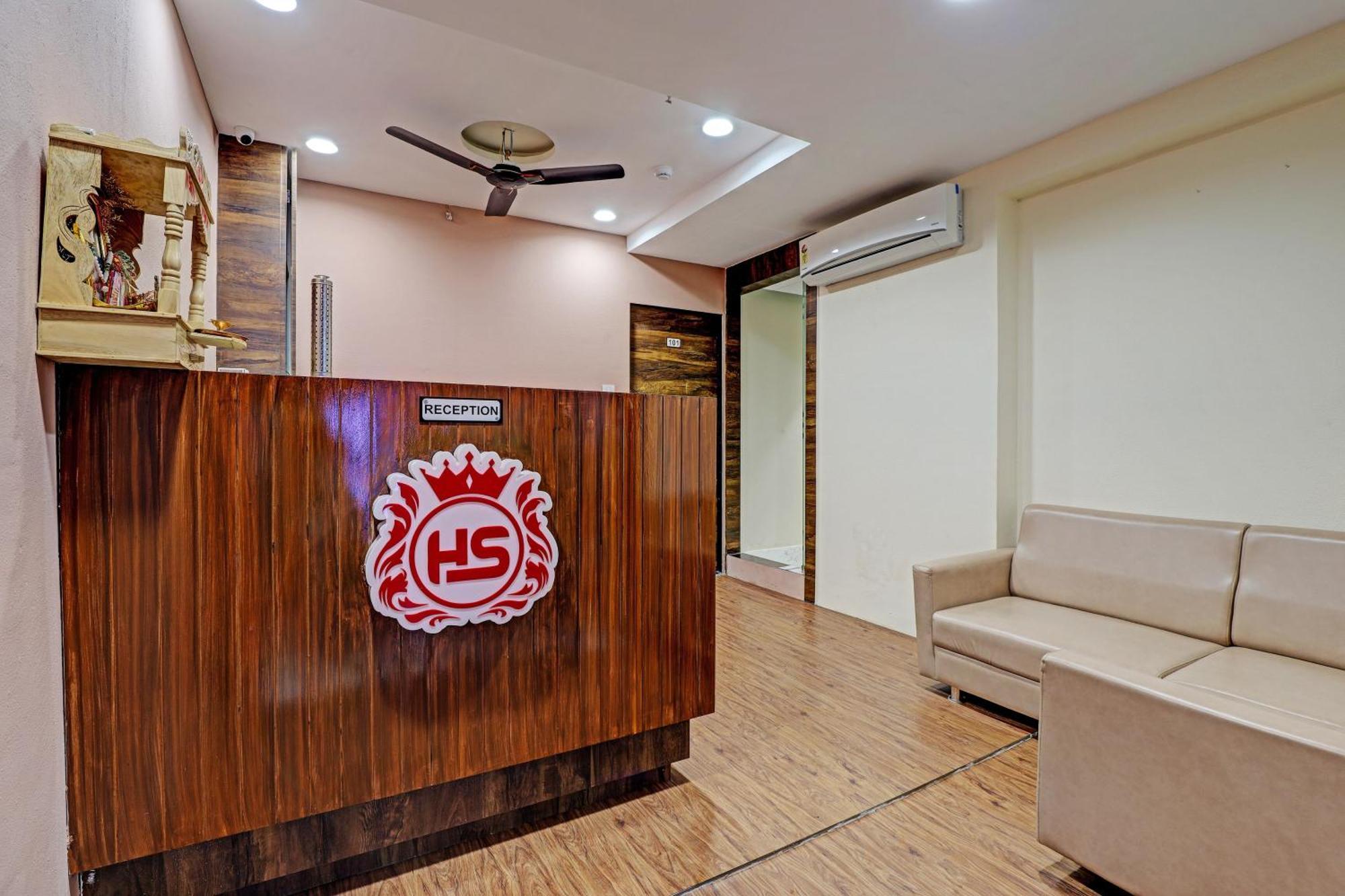 Collection O Hotel Swarg Сурат Экстерьер фото