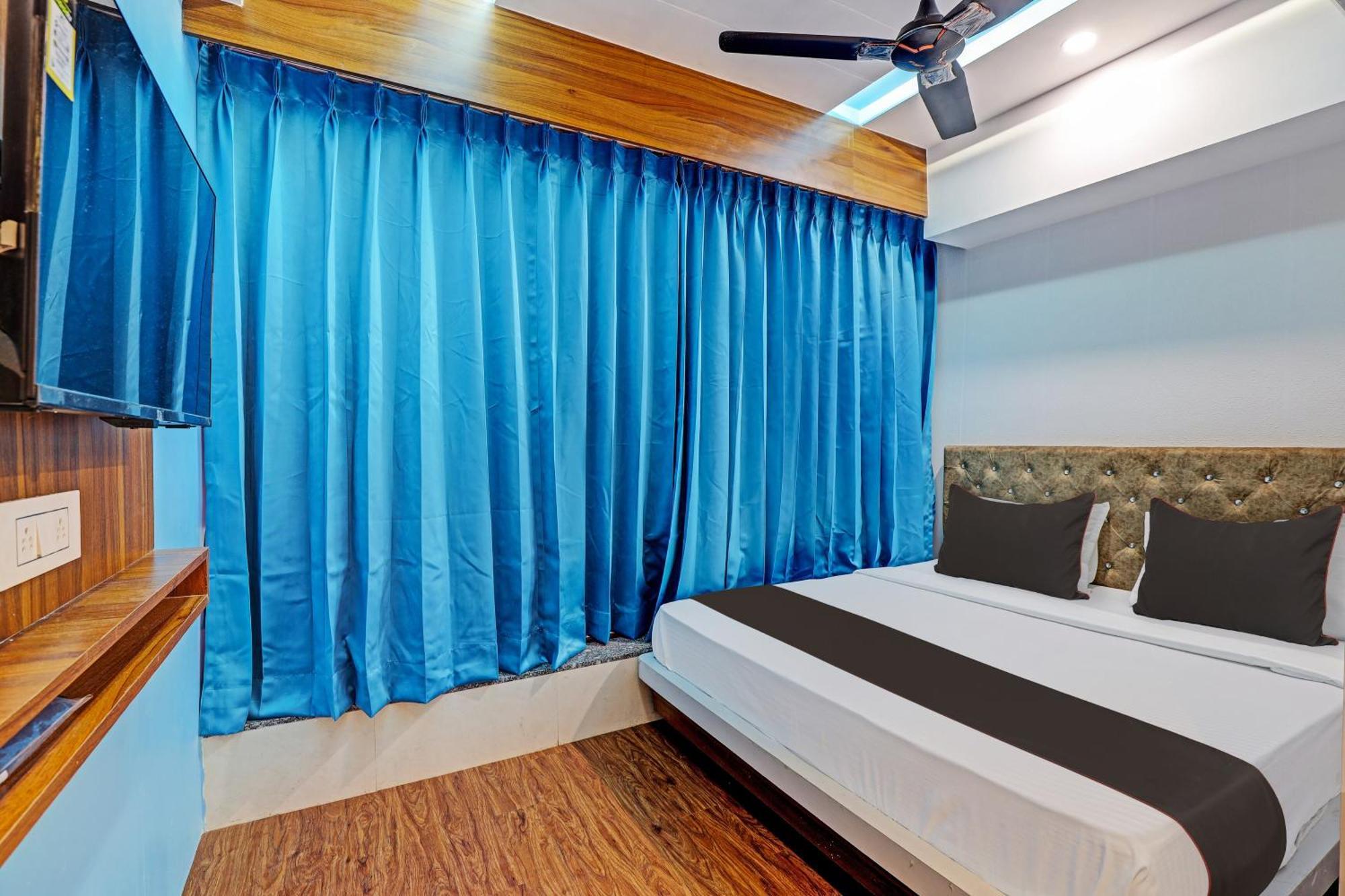 Collection O Hotel Swarg Сурат Экстерьер фото