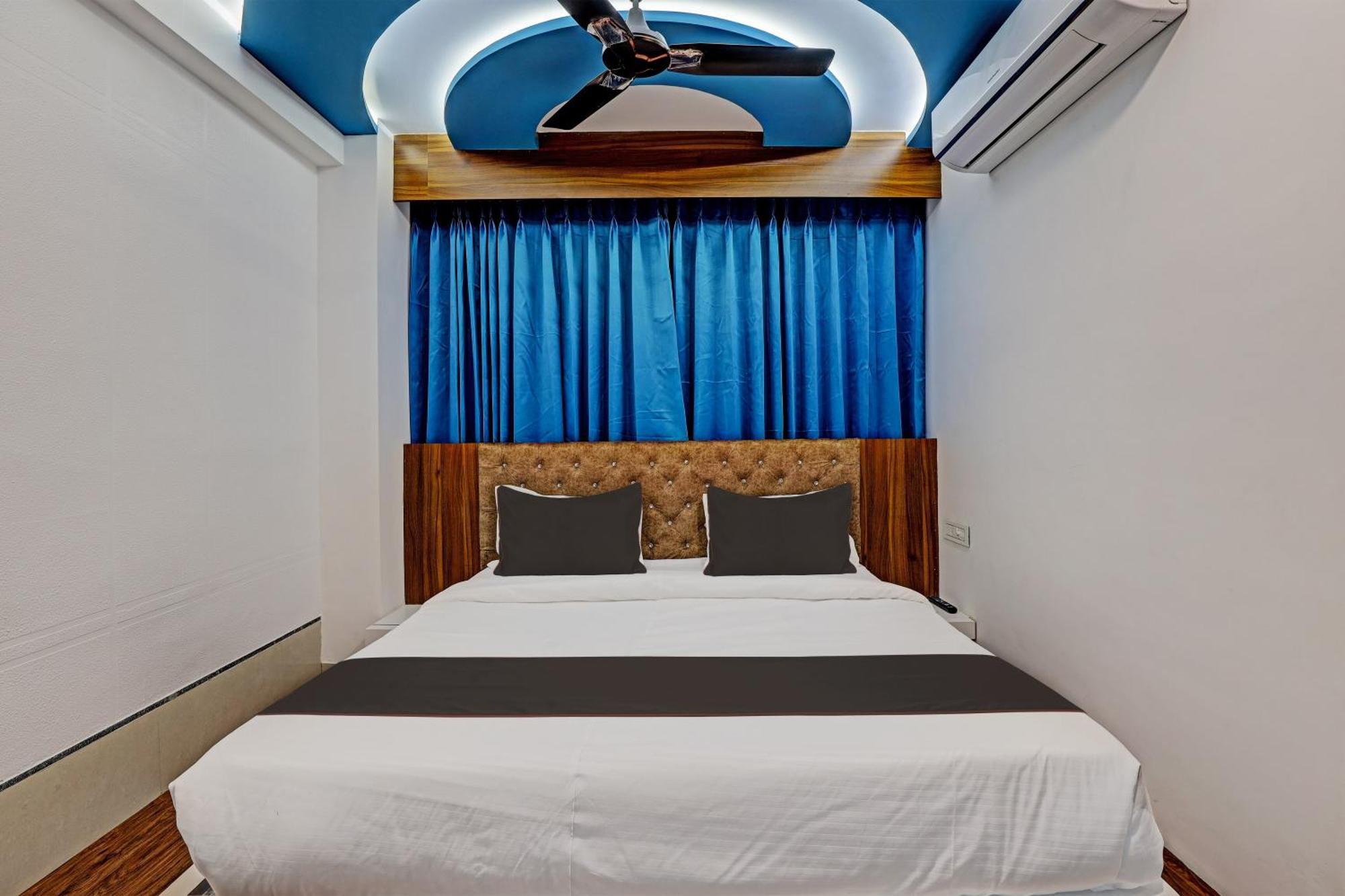 Collection O Hotel Swarg Сурат Экстерьер фото