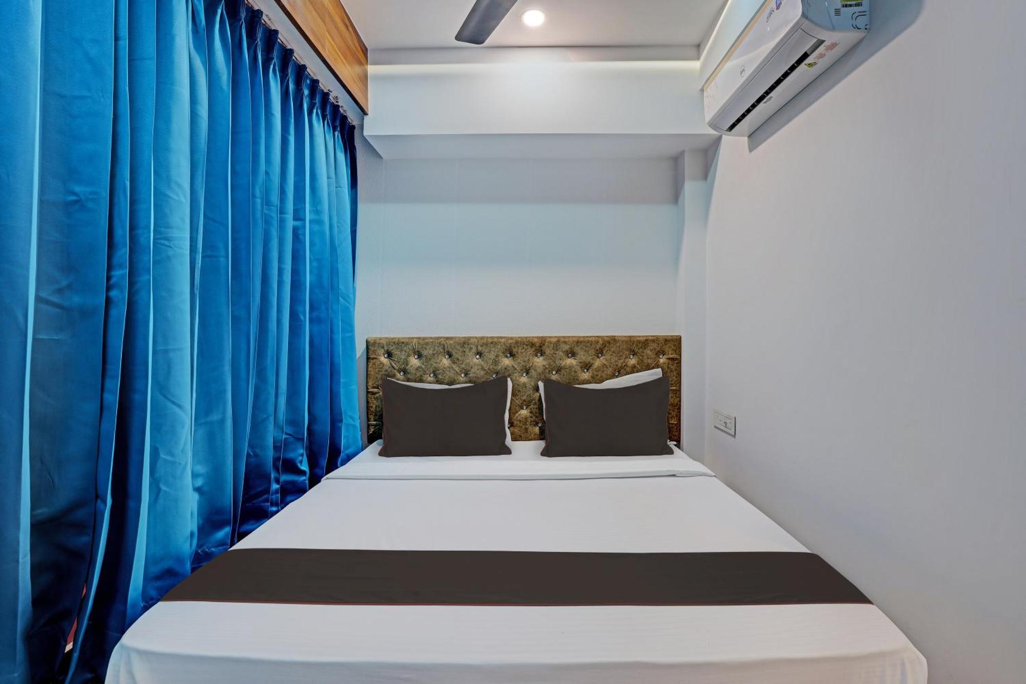 Collection O Hotel Swarg Сурат Экстерьер фото